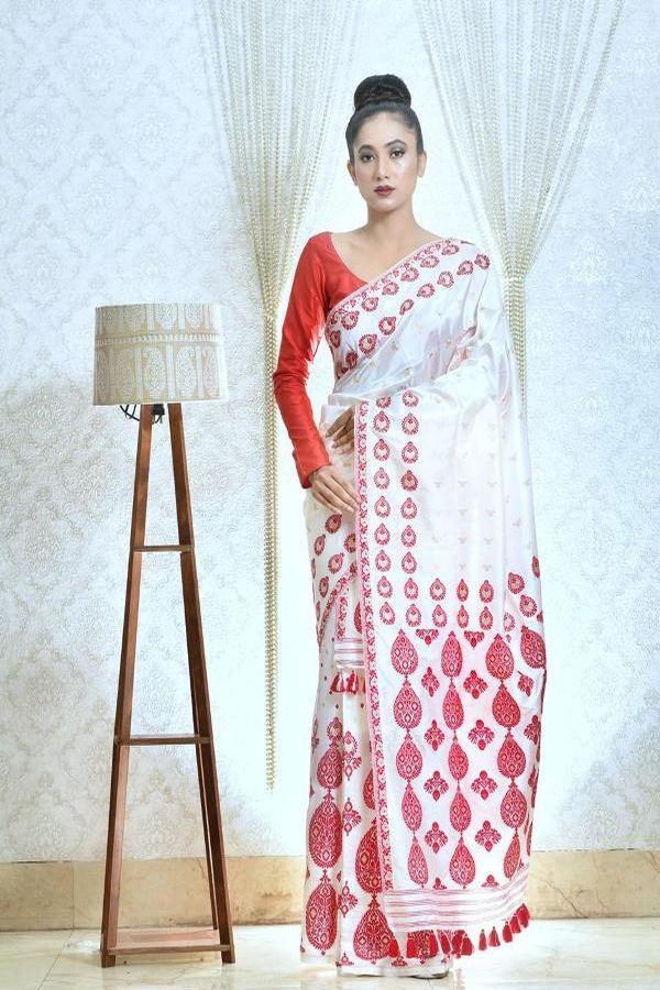 WHITE MEKHELA CHADAR WITH RED THREAD WORK