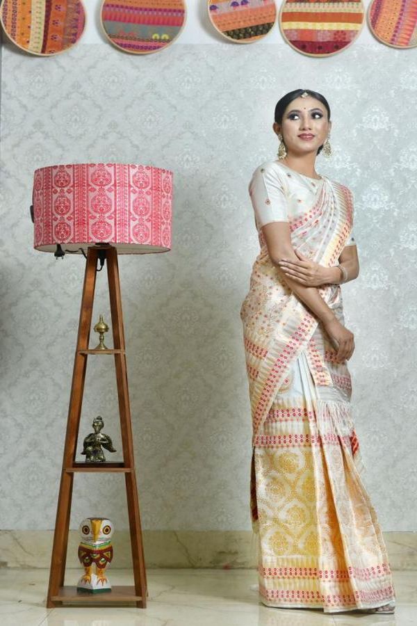 WHITE MEKHELA CHADAR WITH JARI WORK