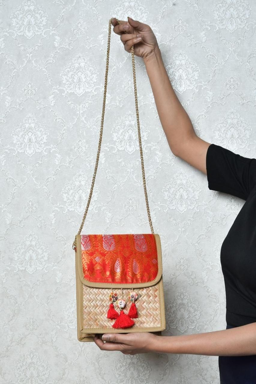 SLING BAG